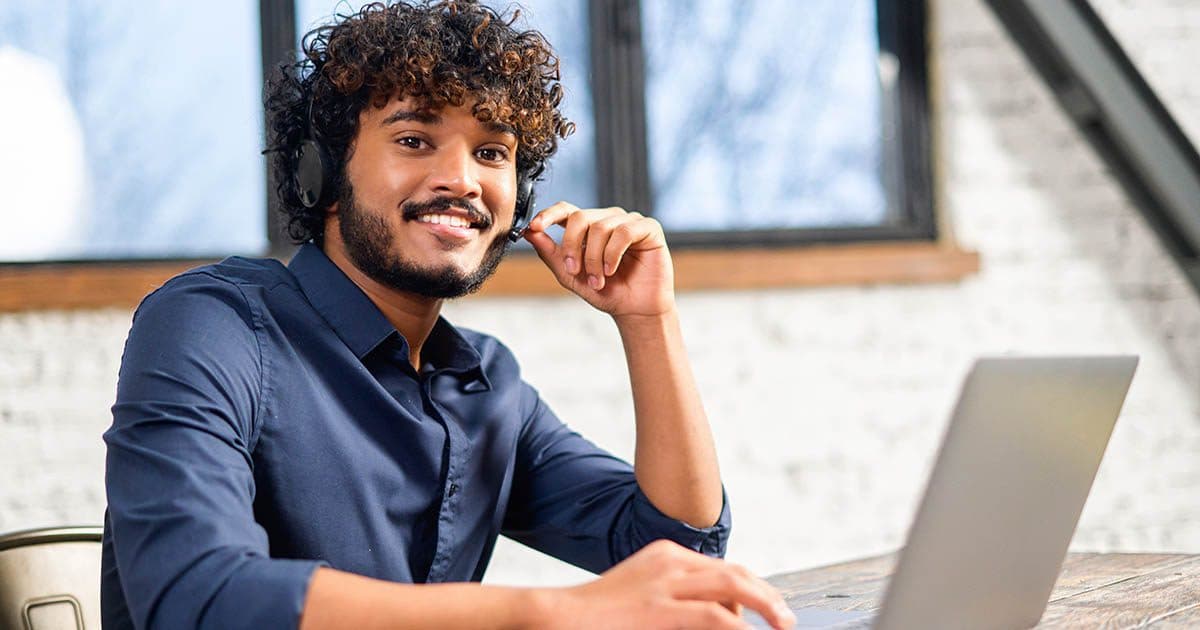 millennial man learns about the benefits of roth iras