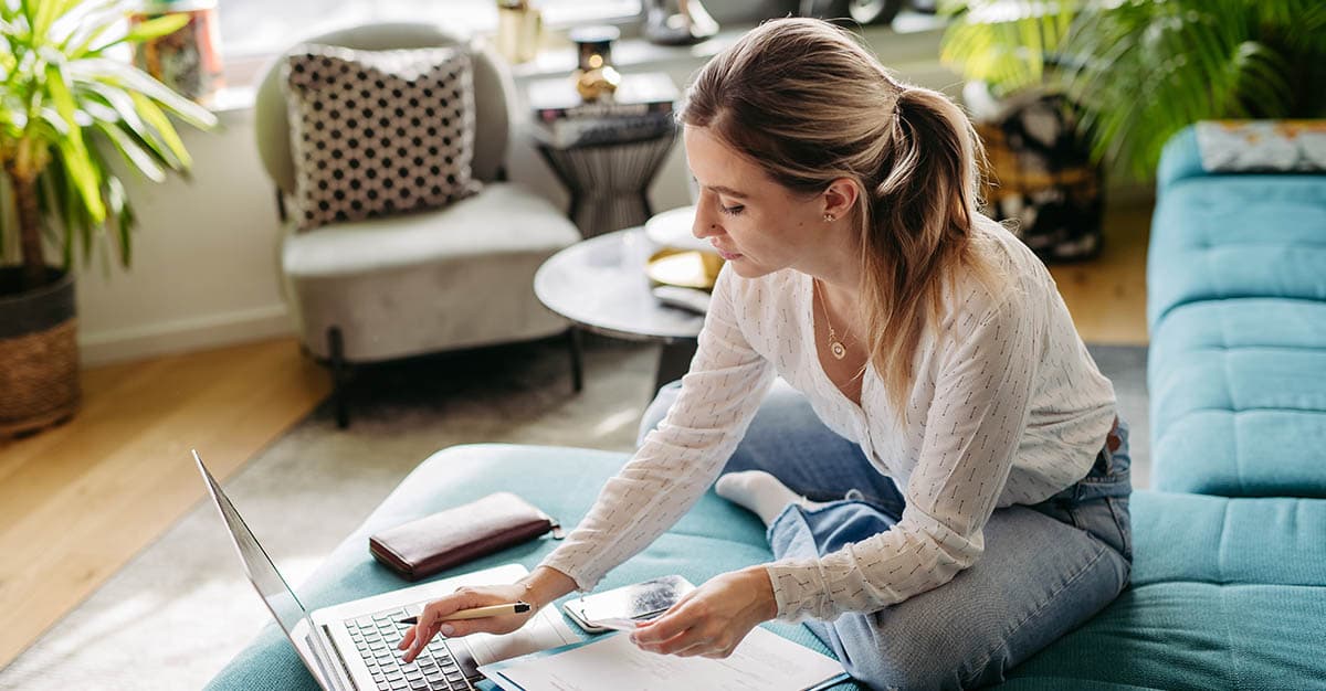 Woman learns how to potentially avoid AI investment fraud