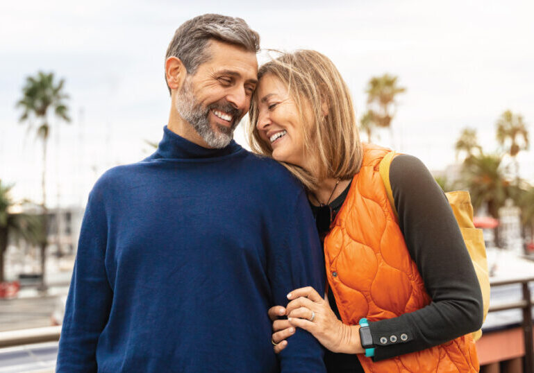 Middle aged couple in front of palmtrees
