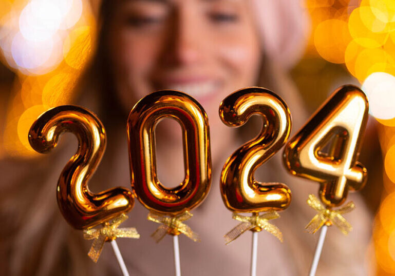 Women makes financial resolutions for 2024