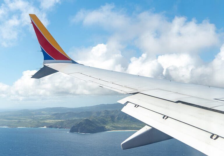 Airplane wing