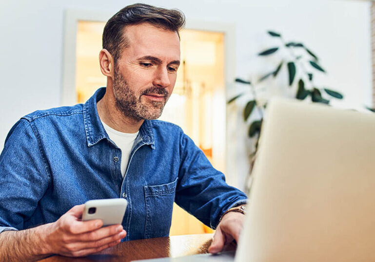 Man uses 2FA to log in